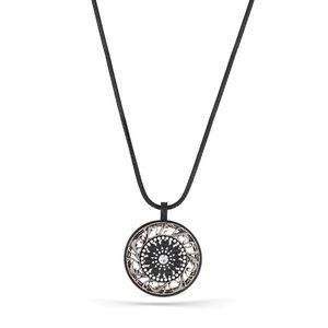 MEDALLION NECKLACE